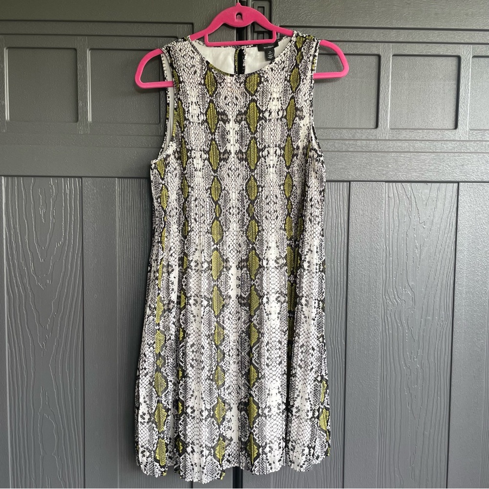 NWT Halogen Animal Print Pleated Sleeveless Dress, Medium Petite